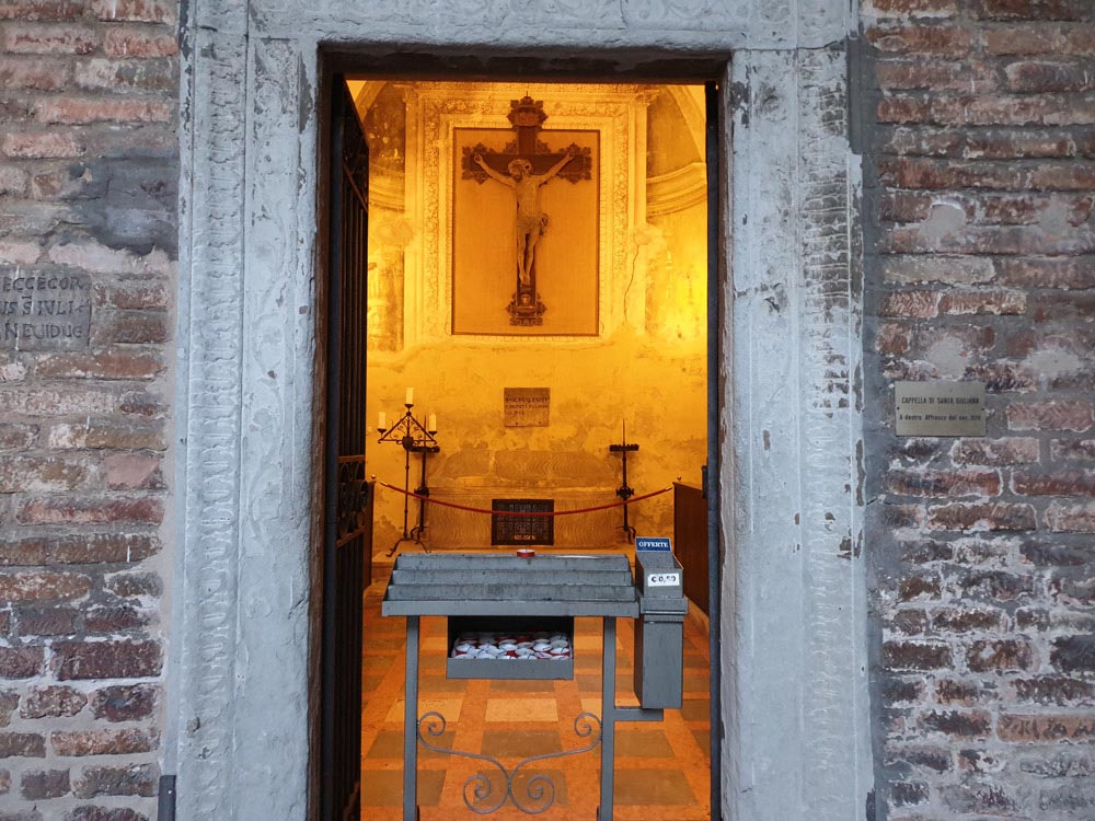 basilica-di-san-stefano-sette-chiese-interior-bologna-italy-maria-frangieh-blog-travel-10 basilica-di-san-stefano-sette-chiese-interior-bologna-italy-maria-frangieh-blog-travel-10