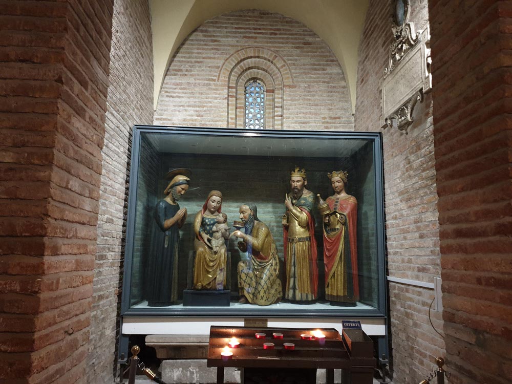 basilica-di-san-stefano-sette-chiese-interior-bologna-italy-maria-frangieh-blog-travel-11 basilica-di-san-stefano-sette-chiese-interior-bologna-italy-maria-frangieh-blog-travel-11