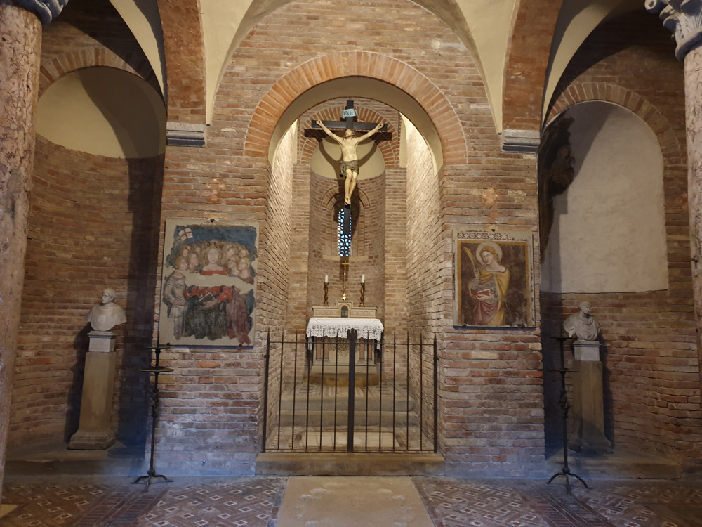 basilica-di-san-stefano-sette-chiese-interior-bologna-italy-maria-frangieh-blog-travel-13 basilica-di-san-stefano-sette-chiese-interior-bologna-italy-maria-frangieh-blog-travel-13