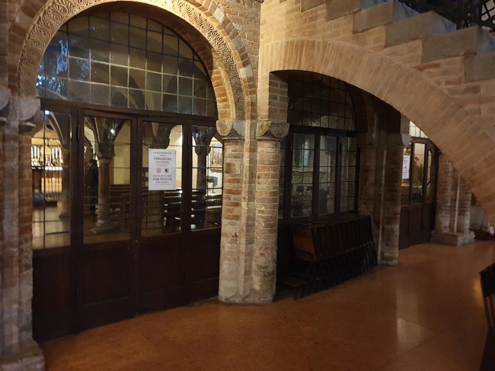 basilica-di-san-stefano-sette-chiese-interior-bologna-italy-maria-frangieh-blog-travel-21 basilica-di-san-stefano-sette-chiese-interior-bologna-italy-maria-frangieh-blog-travel-21