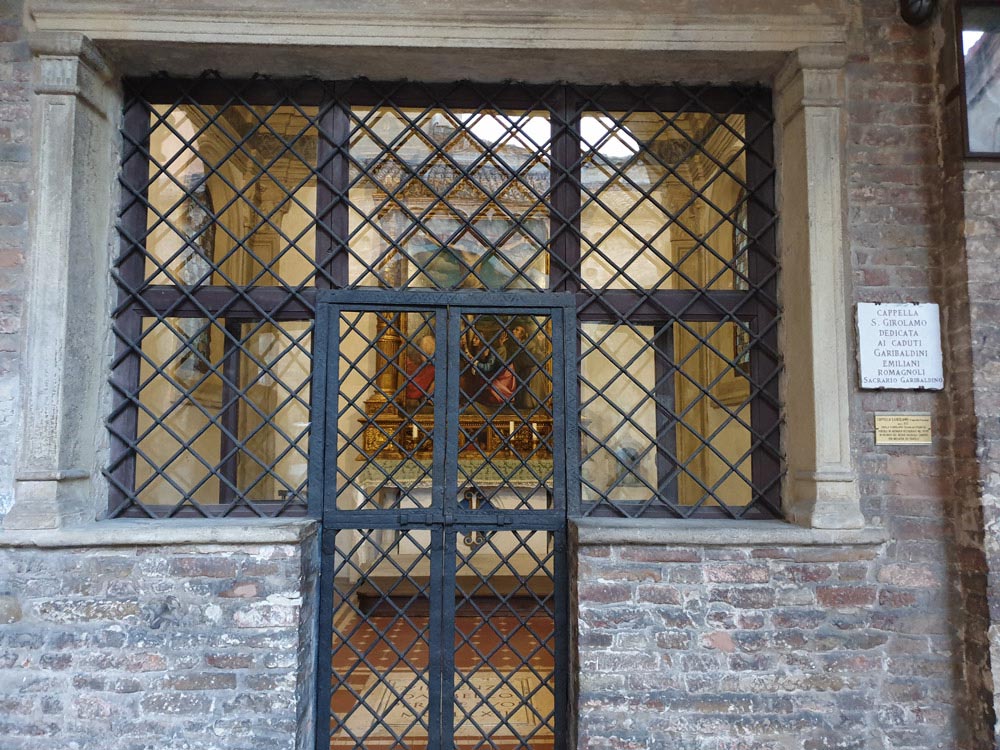 basilica-di-san-stefano-sette-chiese-interior-bologna-italy-maria-frangieh-blog-travel-9 basilica-di-san-stefano-sette-chiese-interior-bologna-italy-maria-frangieh-blog-travel-9