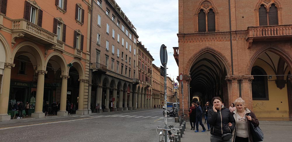 bologna-italy-maria-frangieh-blog-travel-city-street bologna-italy-maria-frangieh-blog-travel-city-street