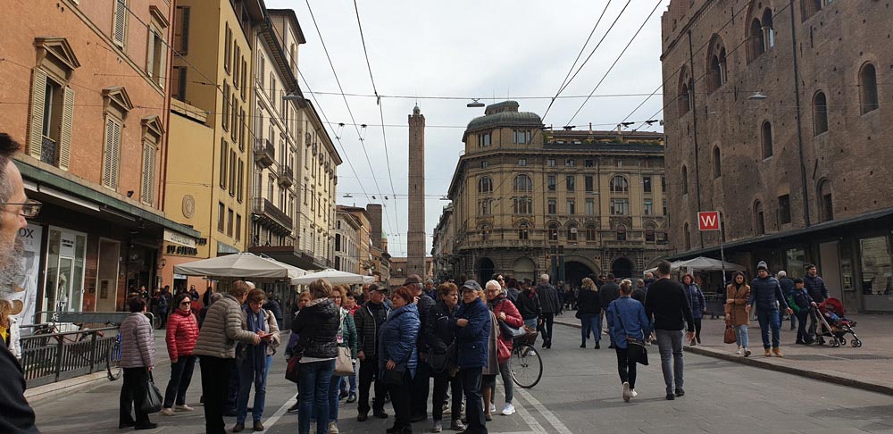 piazza-maggiore-bologna-italy-maria-frangieh-blog-travel-pic-2 piazza-maggiore-bologna-italy-maria-frangieh-blog-travel-pic-2