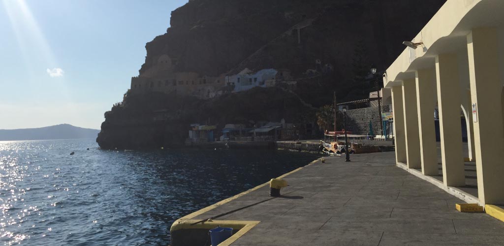 santorini-greece-port-sunset-boat-maria-frangieh-blog-travel