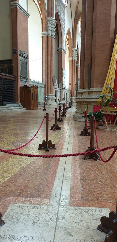 basilica-di-san-petronio-meridian-line-piazza-maggiore-bologna-italy-maria-frangieh-travel-blog