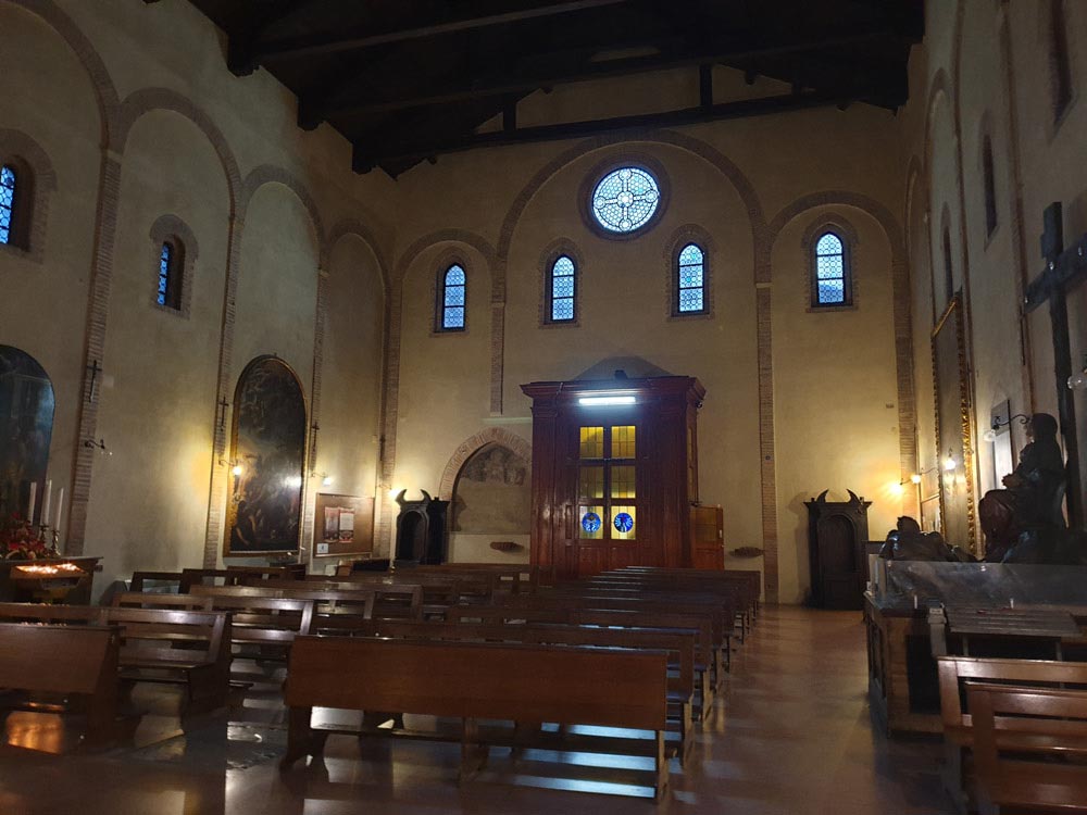 basilica-di-san-stefano-sette-chiese-interior-bologna-italy-maria-frangieh-blog-travel-17