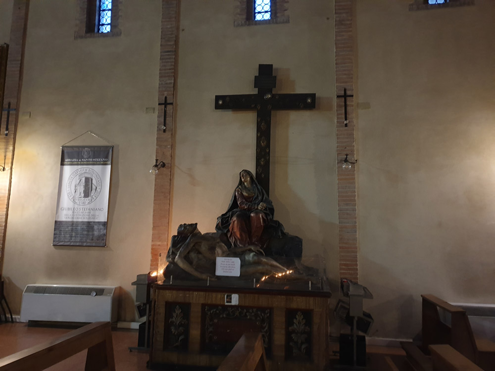 basilica-di-san-stefano-sette-chiese-interior-bologna-italy-maria-frangieh-blog-travel-18