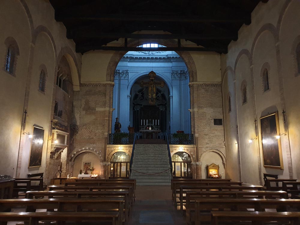 basilica-di-san-stefano-sette-chiese-interior-bologna-italy-maria-frangieh-blog-travel-19